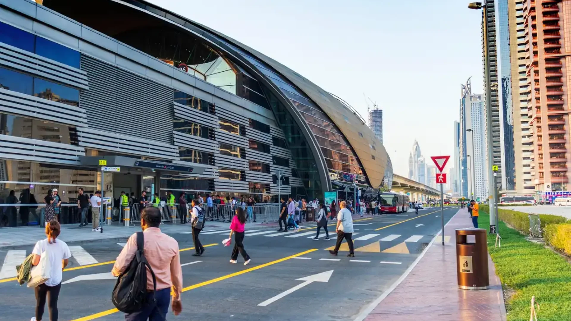 Dubai Gold Line Metro: Property Price Boost Potential | Die Geissens Real Estate | Luxus Immobilien mit Carmen und Robert Geiss – Die Geissens in Dubai